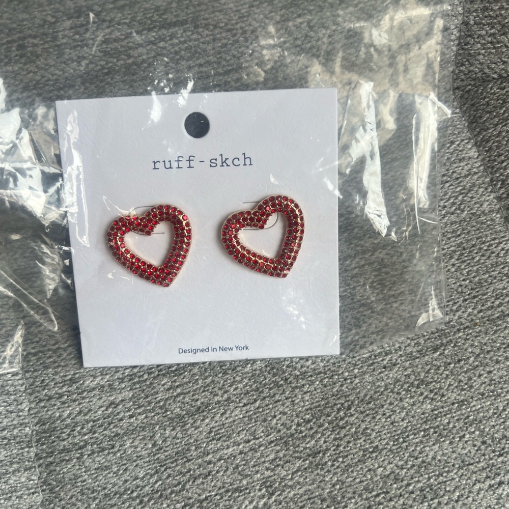♥️NEW HEART earrings♥️💋 - Picture 3 of 3